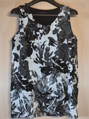 H by Halston Black and White Abstract Floral Sleeveless Tunic